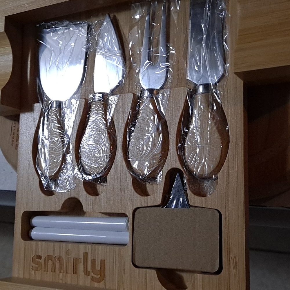 Smirly Cheeseboard - Picture 4 of 11
